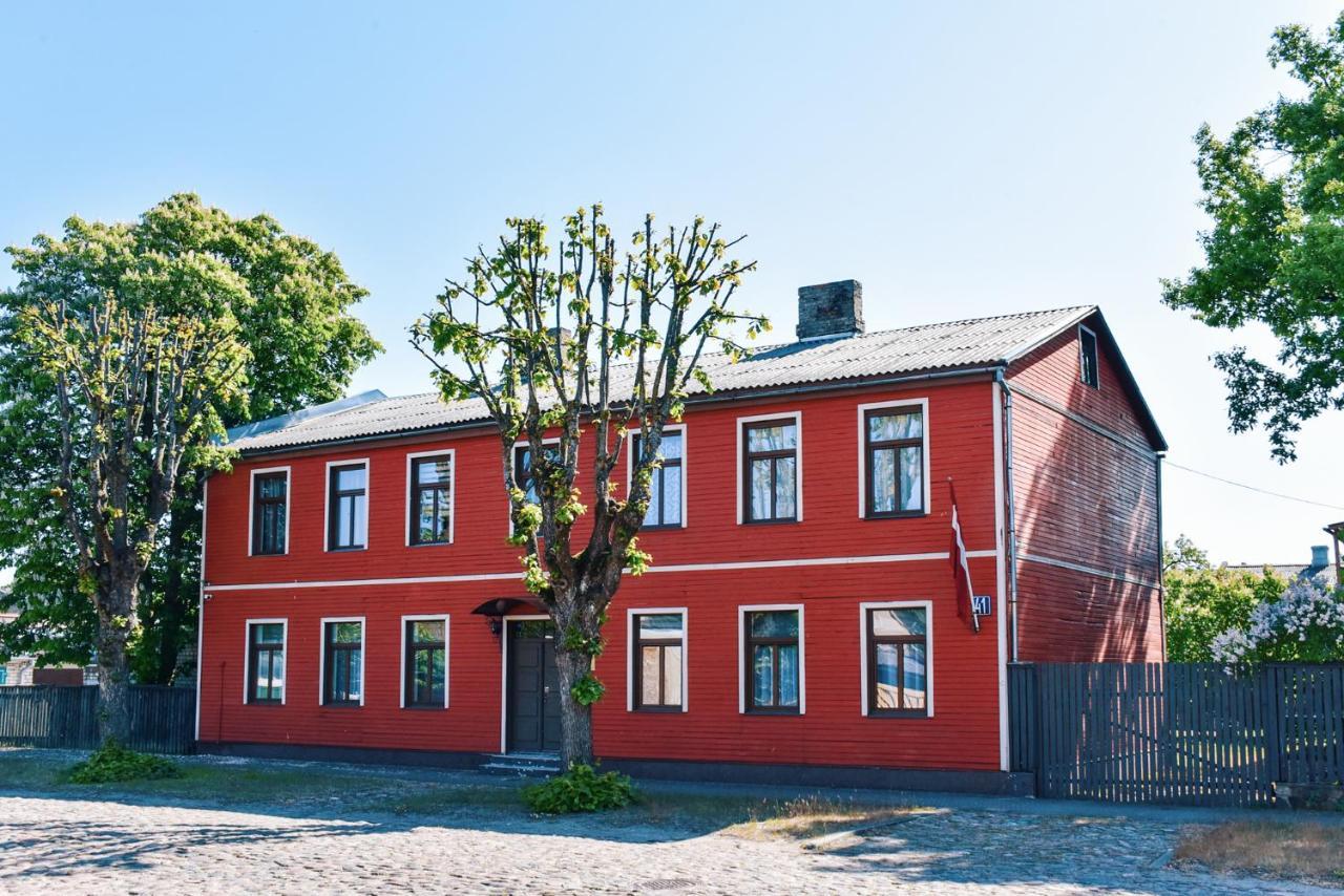 Dzintari Aparthotel Ventspils Exterior photo